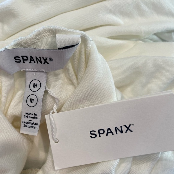 SPANX Turtleneck Size Medium Creamy Color Long Sleeve Seamless Soft Blend Fabric - Picture 5 of 6